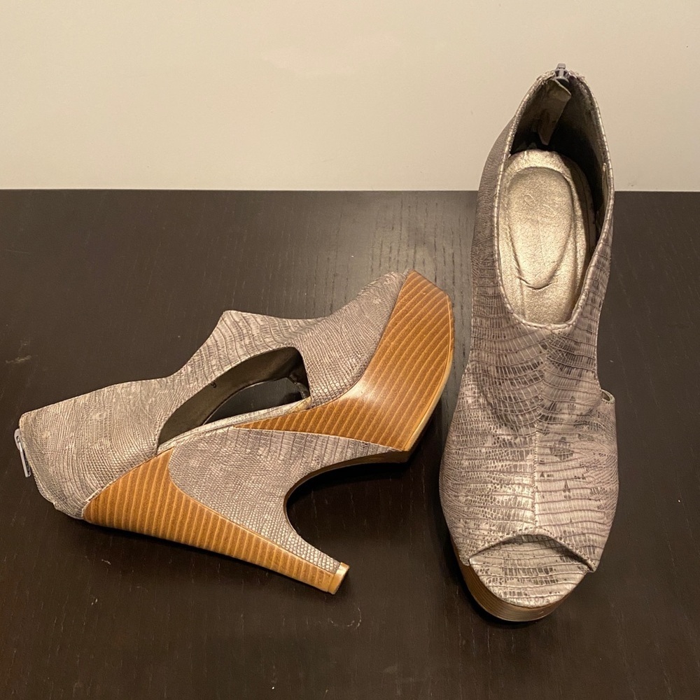 Gomax Silver Snake Print Stacked Modern Platforms - Picture 11 of 12